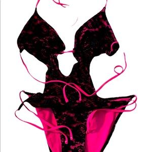 Beautiful one piece bathing suit size Large. Never worn